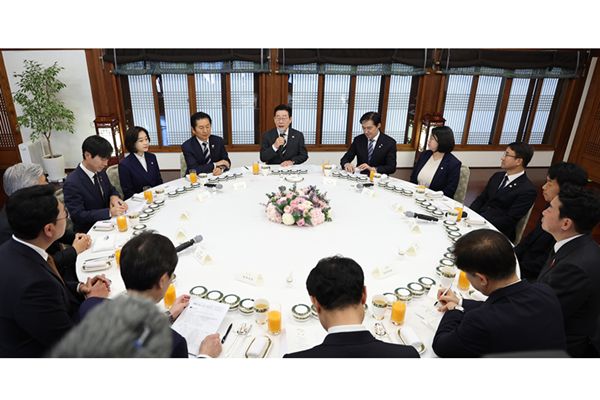 Präsident Lee: Überparteiliche Zusammenarbeit ist der Schlüssel zur Bewältigung der Coupang- und Homeplus-Krisen