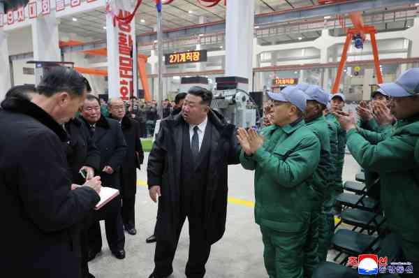 Nordkoreas Machthaber Kim Jong-un entlässt öffentlich Vizepremier wegen Fabrikprojekt 