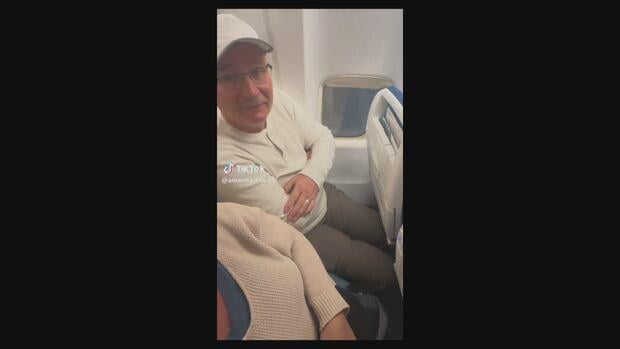 Virales Video im WestJet-Flugzeug löst Debatte über Beinfreiheit der Passagiere aus und fordert mehr Regulierung | CBC-Nachrichten