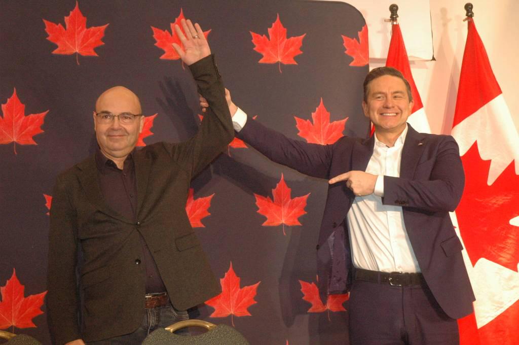 Der Vorsitzende der Bundeskonservativen, Poilievre, ist Gastgeber eines vollbesetzten Rathauses auf Vancouver Island