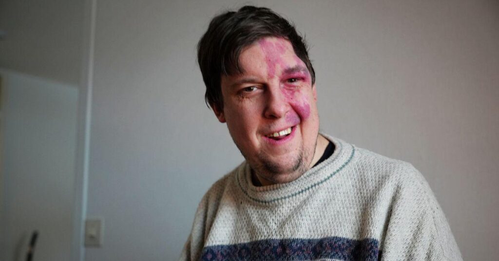 Jakob, 38, kämpfte mit Einsamkeit: „Eine auf den Schein fixierte Welt“ Jakob, 38, kämpfte mit Einsamkeit: „Eine auf den Schein fixierte Welt“