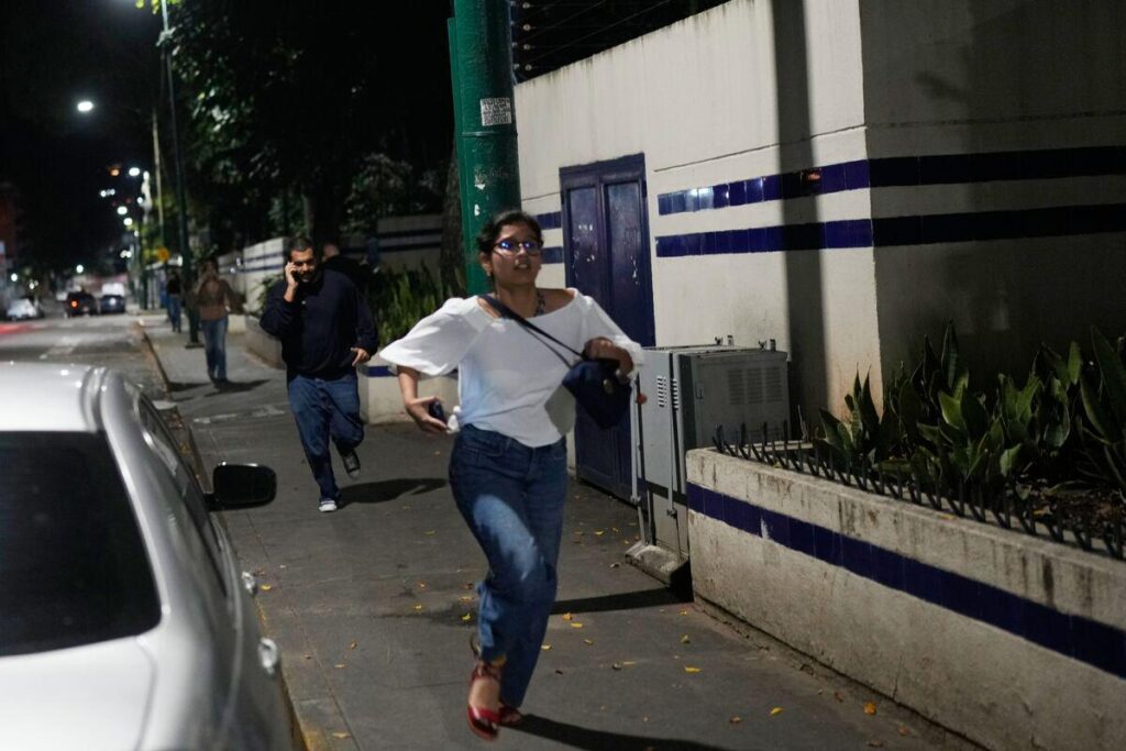 Einwohner von Caracas berichten von lauten Explosionen und überfliegenden Flugzeugen