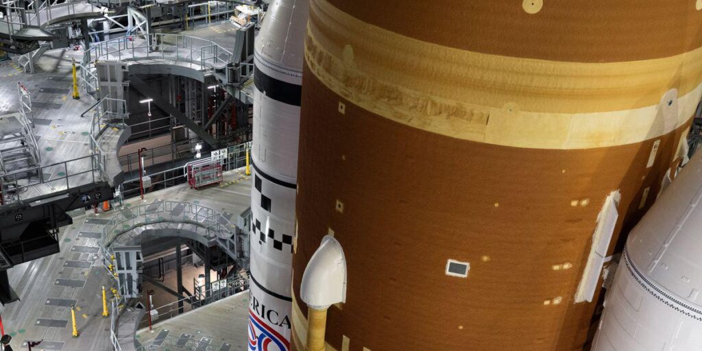 Im Raumschiff, das Menschen zurück in die Mondumlaufbahn bringen wird || Artemis II baut auf einem langen NASA-Erbe auf (und ist darauf aufgebaut).