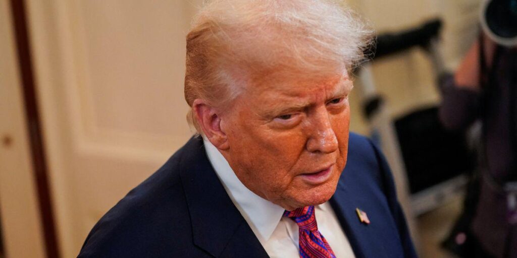 „Sein Gehirn ist Cheez Whiz“: Zuschauer rösten Trumps „aufschlussreiche Antwort“ auf die Frage eines Reporters
