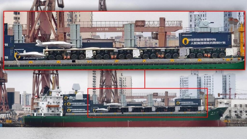Chinesisches Frachtschiff, das für den Einsatz fortschrittlicher Kampfdrohnen umgebaut wurde, taucht auf