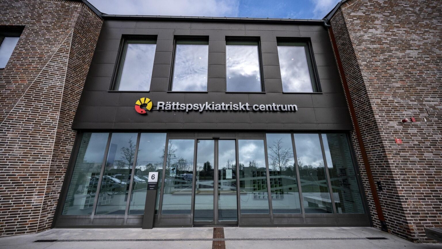 Überbelegung der forensischen Psychiatrie – 20 Sträflinge warten auf Pflege – P4 Kristianstad