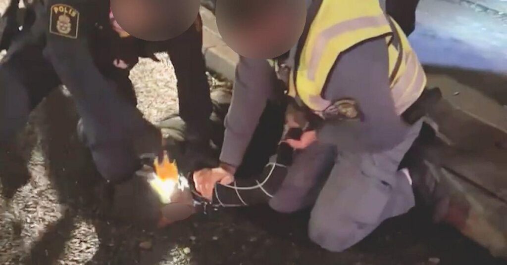 Die Polizei versetzte Kneipengästen einen Stromschlag in den Nacken