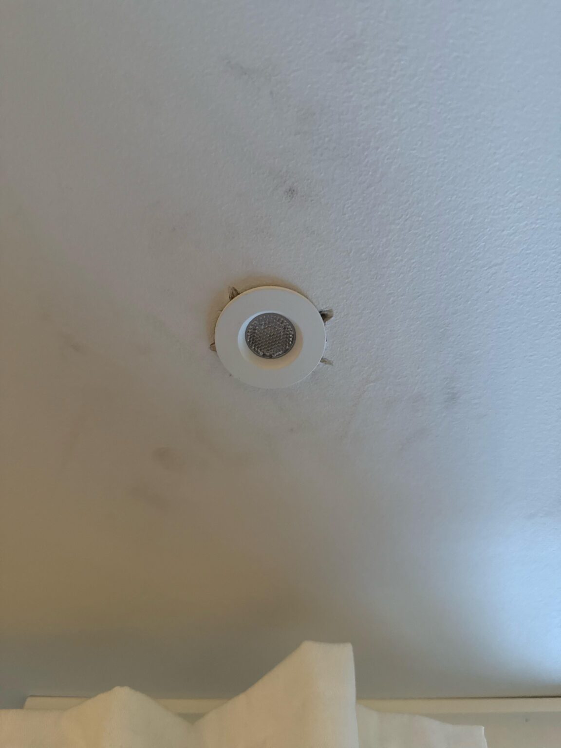 Der Elektriker hat meine Strahler ausgetauscht Der Elektriker hat meine Strahler ausgetauscht