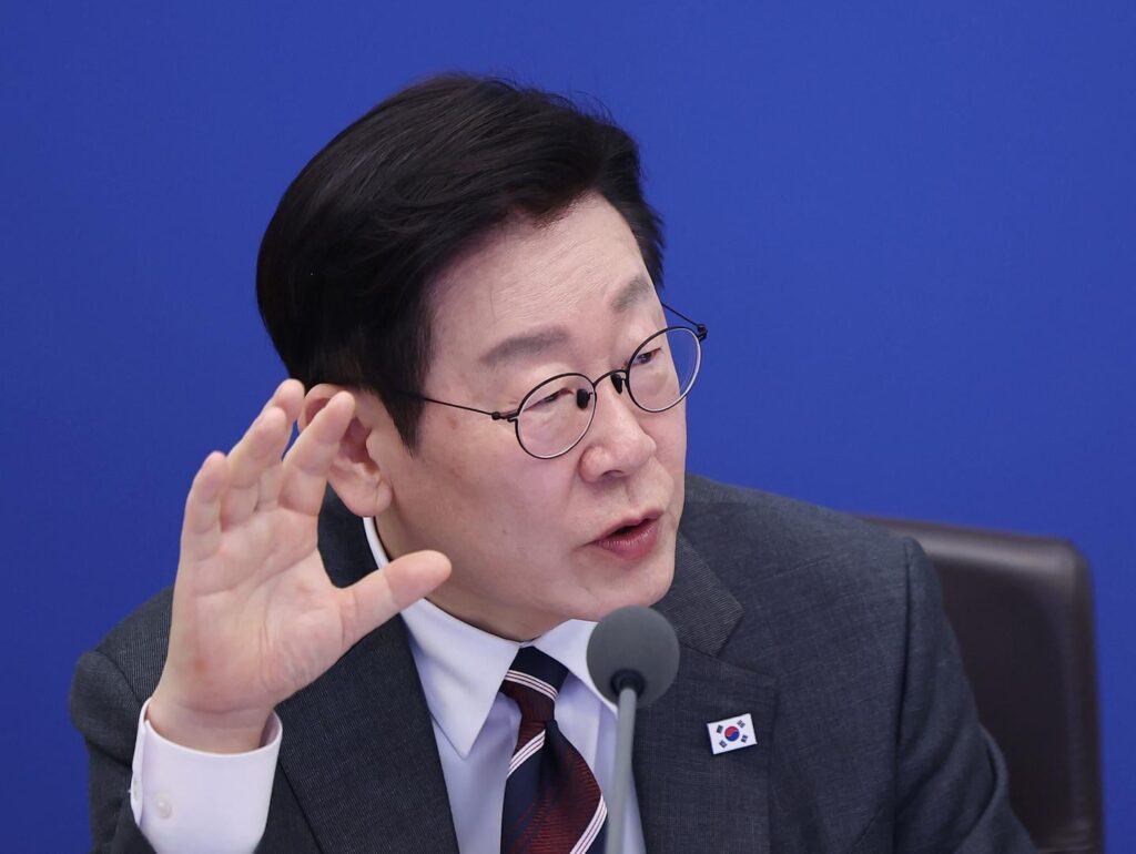 Präsident Lee bezeichnet den KCCI-Bericht, der die Erbschaftssteuer mit der Abwanderung wohlhabender Koreaner in Verbindung bringt, als „Fake News“ Präsident Lee bezeichnet den KCCI-Bericht, der die Erbschaftssteuer mit der Abwanderung wohlhabender Koreaner in Verbindung bringt, als „Fake News“