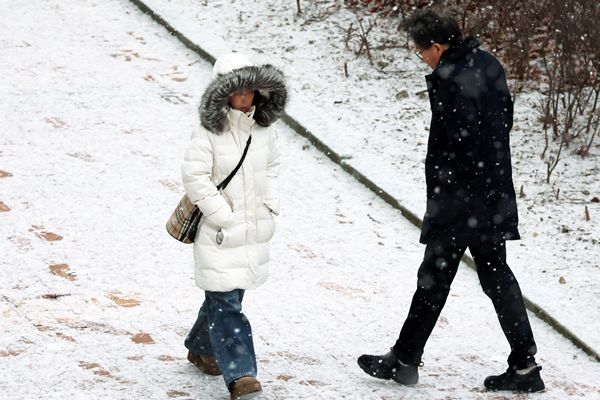 Regen- und Schneevorhersage entlang der Ostküste; Behörden mahnen zur Vorsicht wegen Feiertagen