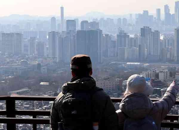 Ausländische Staatsangehörige müssen sich ab Dienstag strengeren Regeln für den Immobilienkauf stellen