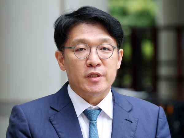 Ehemaliger Staatsanwalt im Bestechungsfall im Zusammenhang mit Ex-First Lady freigesprochen