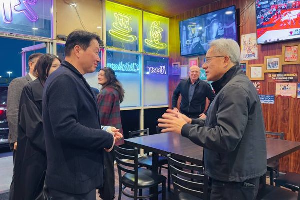 SK und Nvidia-Chefs diskutieren über KI-Kooperation im koreanischen Restaurant im Silicon Valley