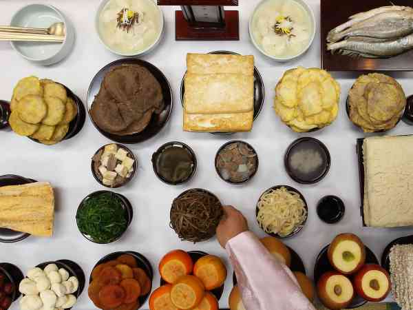 Konfuzianische Experten schlagen vereinfachte Gedenkgottesdienstprotokolle zum Mondneujahr vor