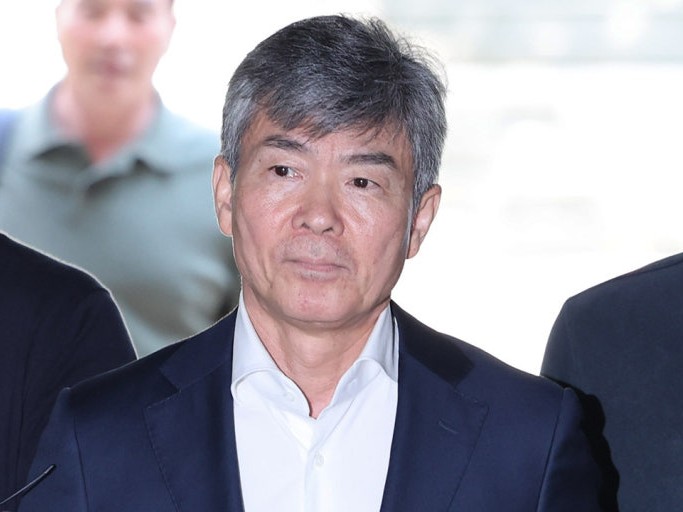 Der Vertraute der ehemaligen First Lady, Lee Jong-ho, wird wegen Verstoßes gegen das Anwaltsgesetz zu 18 Monaten Haft verurteilt