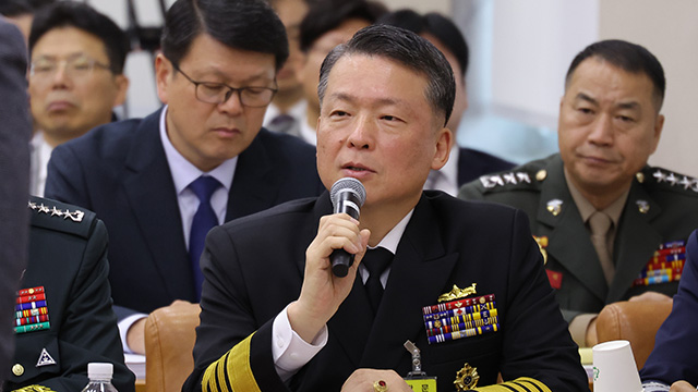 Marinechef wegen angeblicher Beteiligung am Kriegsrecht aus dem Dienst entfernt