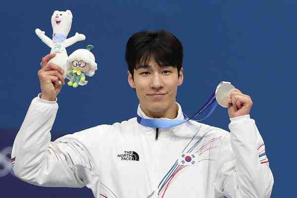 Shorttracker Hwang Dae-heon gewinnt Silber im 1.500-Meter-Lauf der Männer bei den Olympischen Winterspielen 2026