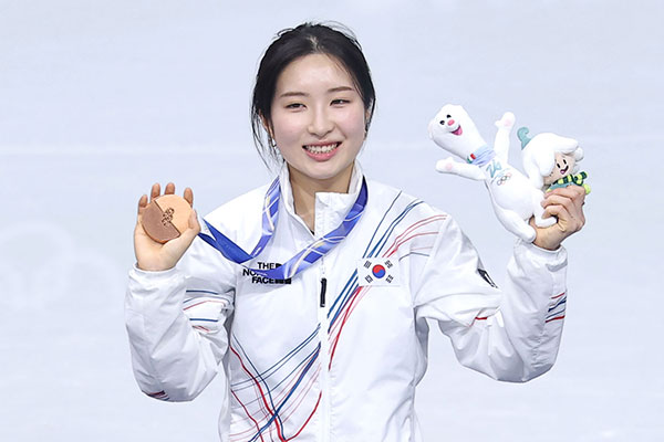 Shorttrack-Skaterin Kim Gil-li gewinnt Bronze im 1.000-Meter-Lauf der Frauen