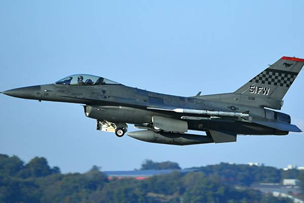 USFK, chinesische Jets in kurzer Pattsituation über dem Gelben Meer während einer seltenen US-Luftübung