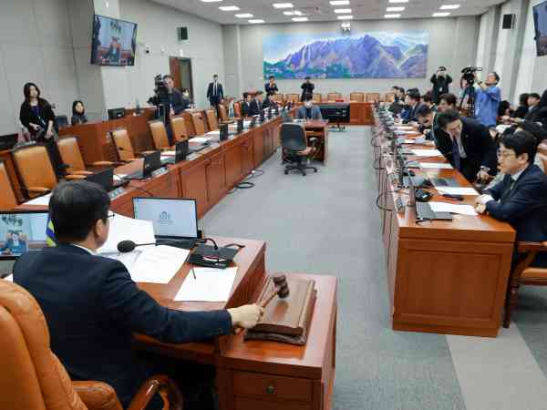 Der Lenkungsausschuss des Repräsentantenhauses stimmt dafür, die Plenarsitzung auf Dienstag vorzuziehen