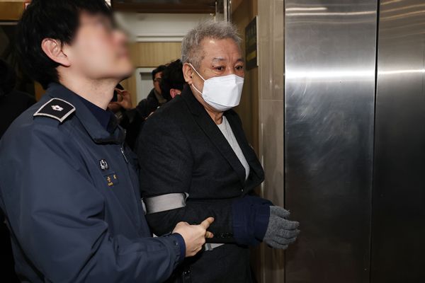 Schamane mit Verbindungen zur Ex-First Lady wegen Annahme von Bestechungsgeldern zu 6 Jahren Gefängnis verurteilt