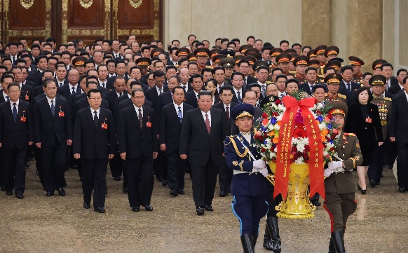 Nordkorea scheint die Entscheidungen des Parteitags den Menschen und hochrangigen Beamten zu indoktrinieren