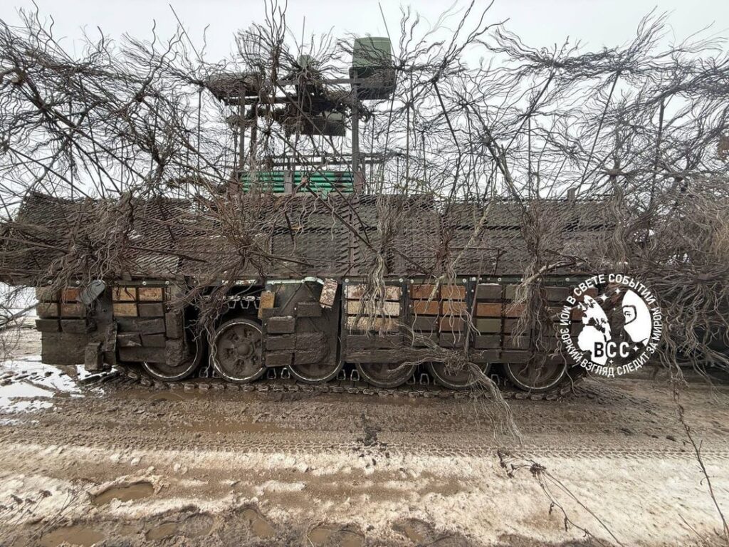 Modifizierter russischer T-72 mit zusätzlichem Drohnenschutz