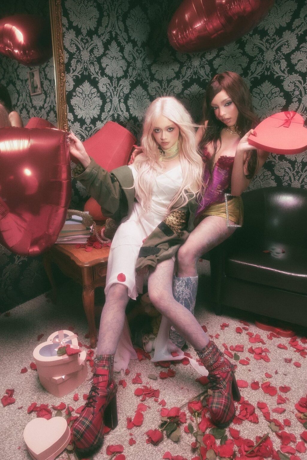 GIRLSET – 3. Single: Tweak (Roses are Thorns Duo Photo ver.)