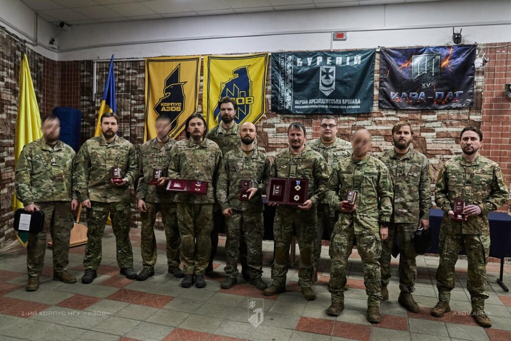 Soldaten des Kommandos der operativ-taktischen Einheit des 1. Korps „Asow“ der Nationalgarde der Ukraine (NGU) erhielten während eines Besuchs des Innenministers Ihor Klymenko hohe staatliche und ministerielle Auszeichnungen.