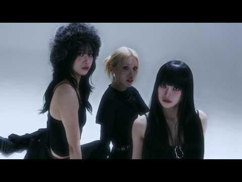 AWU (PIXY Dia, Lola & U_Chae) – Visueller Prolog