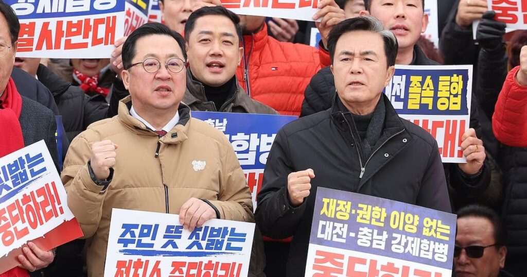 Die Führer von Daejeon und Süd-Chungcheong fordern die Ablehnung des „falschen“ Integrationsgesetzes der Demokratischen Partei und bilden einen überparteilichen Ausschuss Die Führer von Daejeon und Süd-Chungcheong fordern die Ablehnung des „falschen“ Integrationsgesetzes der Demokratischen Partei und bilden einen überparteilichen Ausschuss