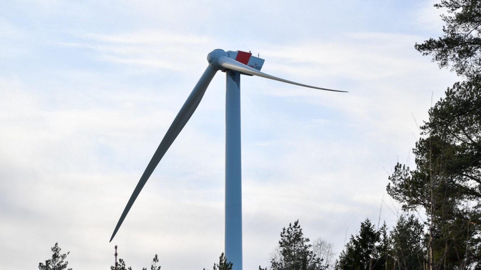 Explosion an Windkraftanlage – Flügel flog ab – P4 Skaraborg
