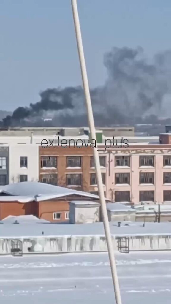 Das russische Elektrizitätswerk Electrovypryamitel-ZSP in Saransk, Mordowien, steht nach ukrainischen Nachtstreiks in Flammen – Februar 2026