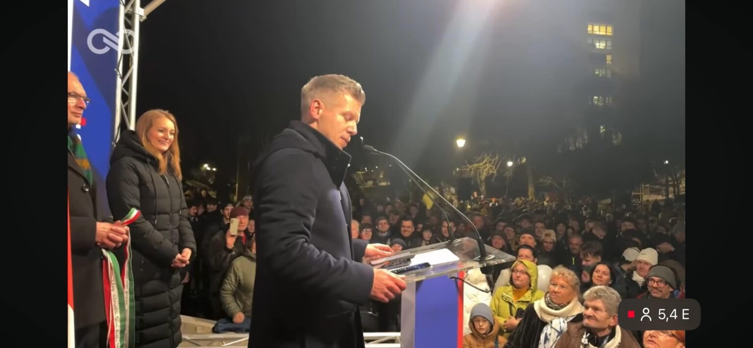 MP ist der Gladiator. Listen Sie 1,5 Minuten lang einfach auf, wohin Sie wollen … Straßenwalze MP ist der Gladiator. Listen Sie 1,5 Minuten lang einfach auf, wohin Sie wollen ... Straßenwalze