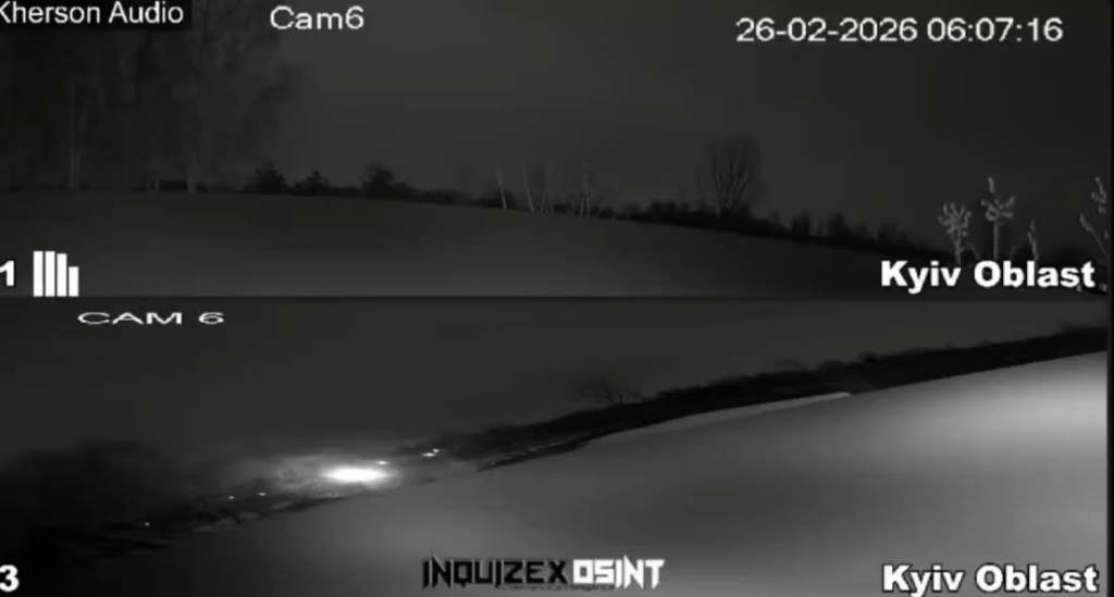 CCTV-Aufnahmen zeigen, wie die ukrainische Luftverteidigung südlich von Kiew drei russische Kh-101-Marschflugkörper abschießt. 26.02.2026