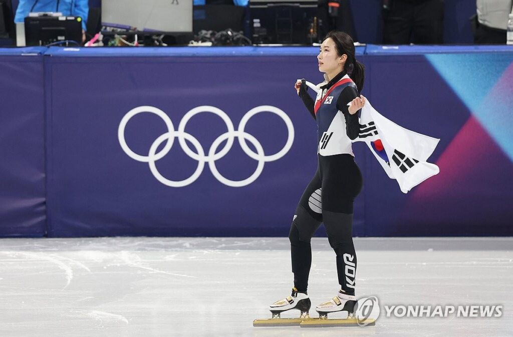 Kim Gil-Li (김길리) gewinnt Bronzemedaille im 1000-m-Shorttrack-Eisschnelllauf der Frauen