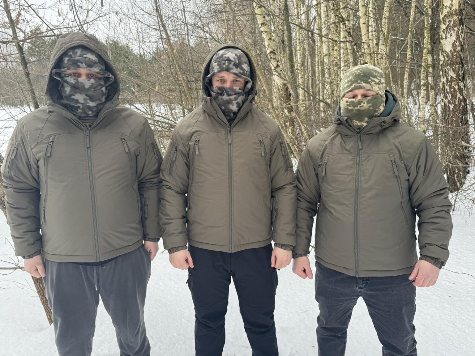 Dieser Winter geht noch weiter und damit die Verteidiger weitermachen können, müssen sie sich immer noch warm halten. Diese 3 ukrainischen Soldaten erhielten neue Winterjacken. Auch einige südamerikanische und polnische Freiwillige bitten um Hilfe bei der Kälte. Sehen Sie sich die Kommentare an, um zu erfahren, wie Sie helfen können. Dieser Winter geht noch weiter und damit die Verteidiger weitermachen können, müssen sie sich immer noch warm halten. Diese 3 ukrainischen Soldaten erhielten neue Winterjacken. Auch einige südamerikanische und polnische Freiwillige bitten um Hilfe bei der Kälte. Sehen Sie sich die Kommentare an, um zu erfahren, wie Sie helfen können.