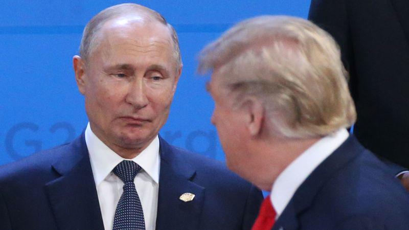 Im Jahr 2017 entzogen die USA hochrangige verdeckte Quellen innerhalb ihrer Regierung aus Russland. Hintergrund der Entfernung waren Bedenken, dass Trump vertrauliche Geheimdienstinformationen falsch behandelt und die Quelle als Spion entlarvt habe. Trump hat bei einem Treffen im Oval Office vertrauliche Informationen an Russland weitergegeben | Neuigkeiten aus dem Jahr 2019