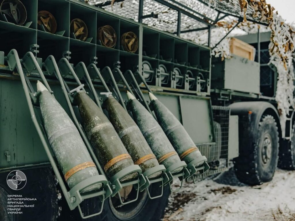 Selbstfahrende Haubitze 2S22 Bohdana (SPH) der 16. Separaten Artilleriebrigade der Nationalgarde der Ukraine (NGU).