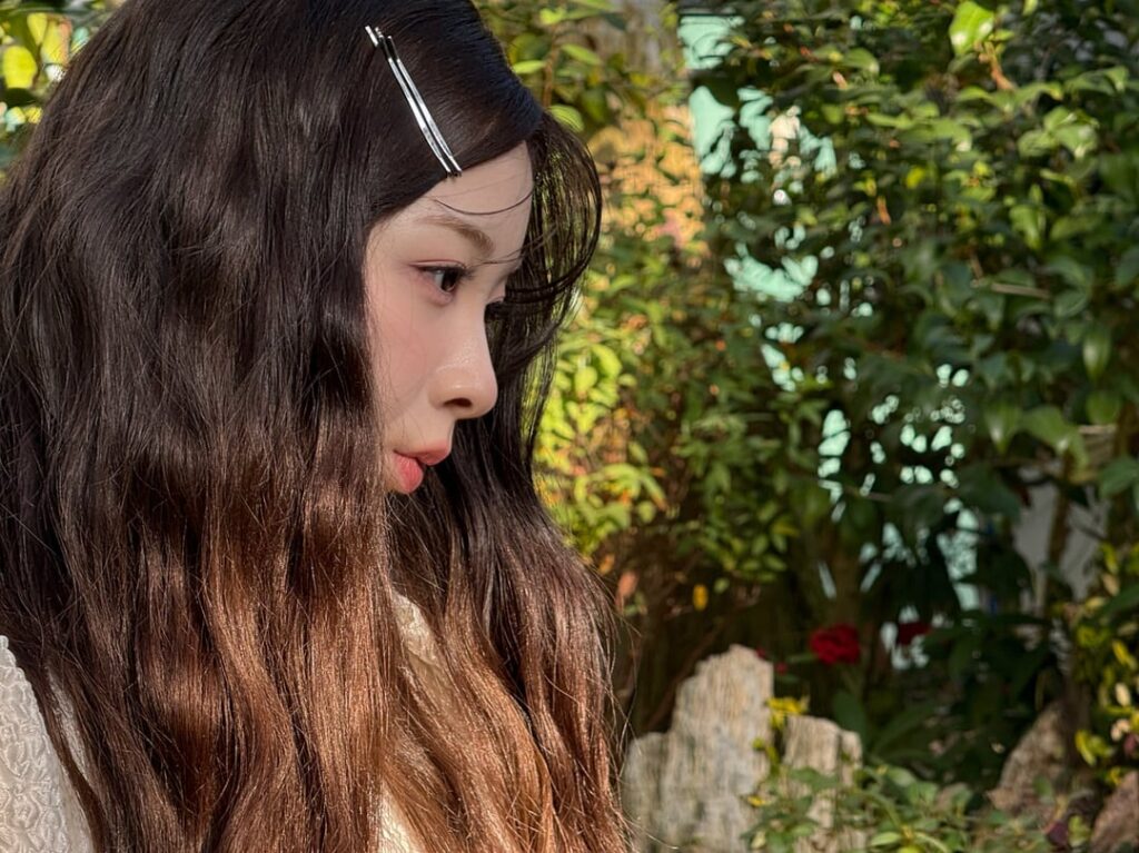 NiziU – 2. EP: Too Bad (MOOD IMAGES_01.zip – Miihi, Riku, Ayaka)