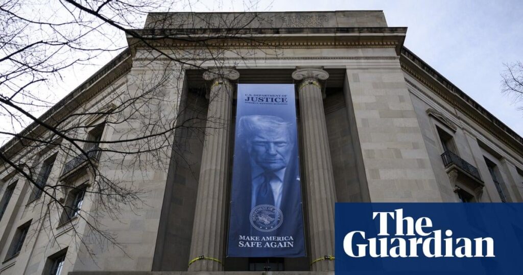 „Diktator-Vibes“, wenn der liebe Anführer Trump seinen Namen und sein Gesicht in den Mittelpunkt stellt | Donald Trump