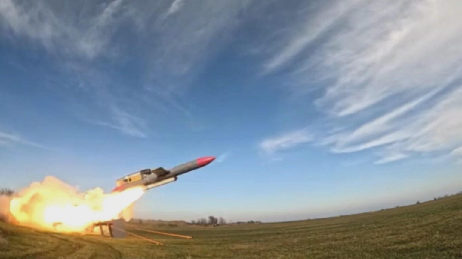 Selenskyj sagt, alle „Flamingo“-Raketen hätten das Ziel bei Angriff auf sanktioniertes russisches Raketenwerk getroffen