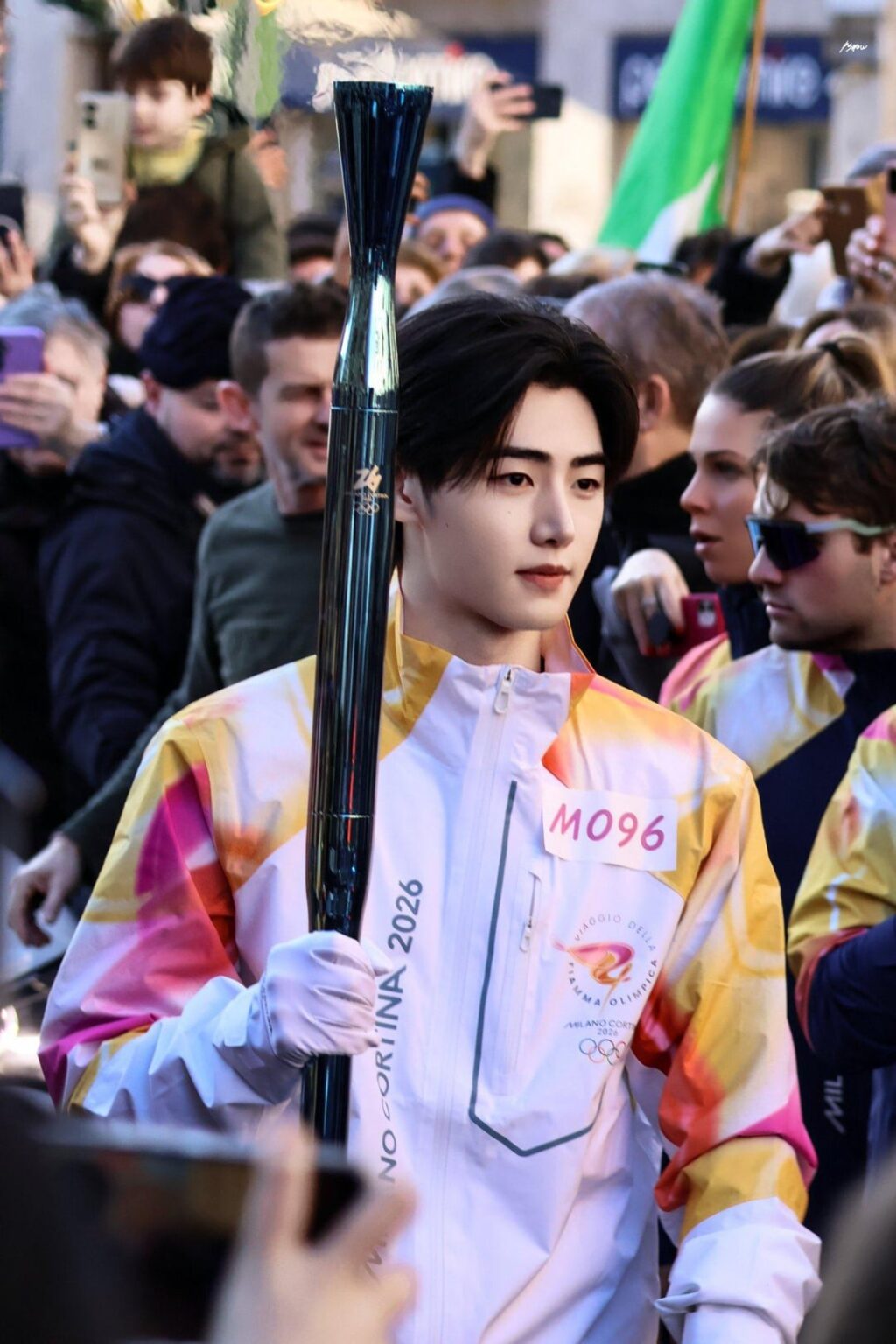 ENHYPEN SUNGHOON als offizieller südkoreanischer Fackelträgervertreter für die Olympischen Winterspiele Milano Cortina 2026 in Mailand, Italien