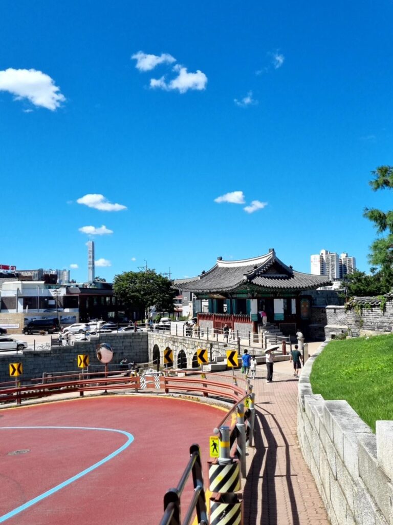 Hwaseong-Festung (Hwahongmun Watergate), Suwon, Südkorea