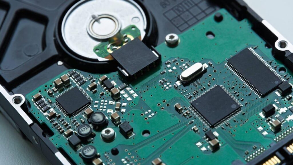 Festplatten werden teurer: KI-Konzerne kaufen Speicherkapazitäten bis 2028