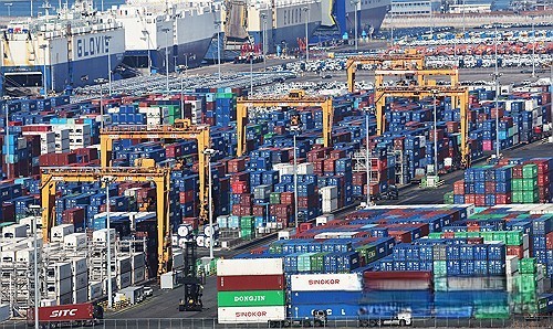 Februar-Exporte steigen aufgrund des Chip-Booms um 29 % auf Rekordhoch