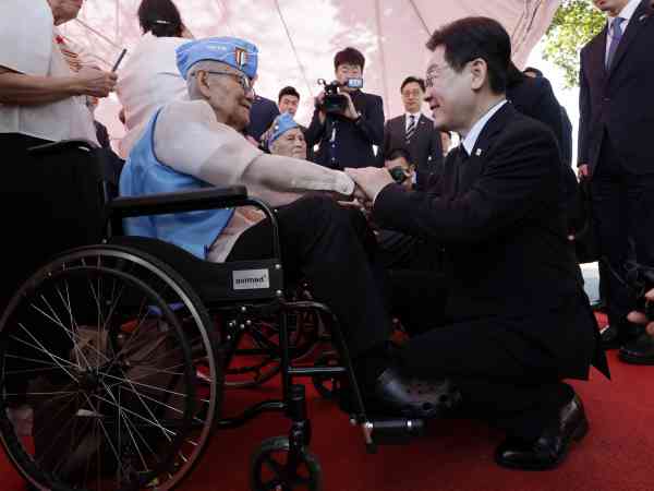 Lee ehrt philippinische Koreakriegsveteranen in Manila