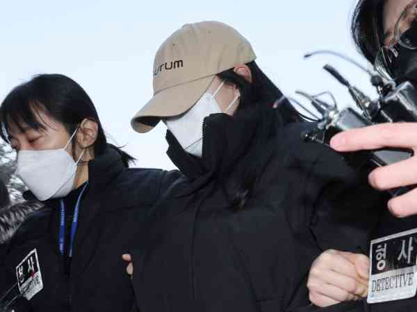 Junge Frau wird beschuldigt, zwei Männer mit aufgepeppten Getränken getötet zu haben, wird als Psychopathin eingestuft