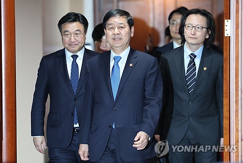 Finanzminister ordnet Überprüfung der Preisobergrenze für Erdölprodukte an