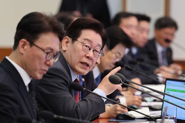 Lee ordnet Marktstabilisierungsprogramm im Wert von 100 Billionen Won inmitten der Nahostkrise an